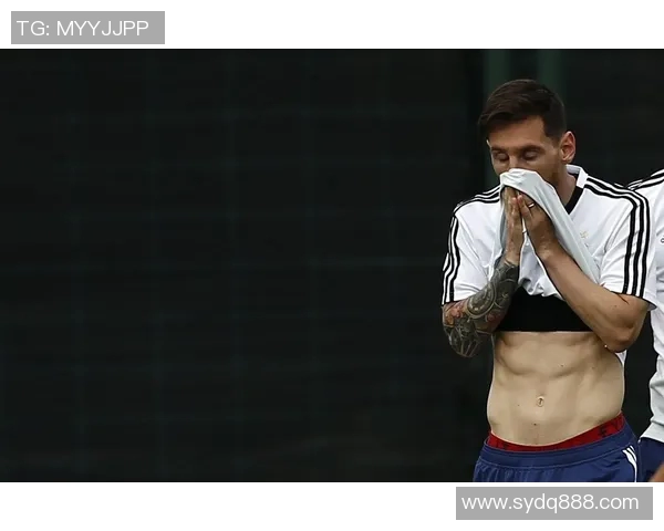 梅西足球明星的腹肌训练秘诀与健身饮食全解析 梅西足球明星的腹肌训练秘诀与健身饮食全解析