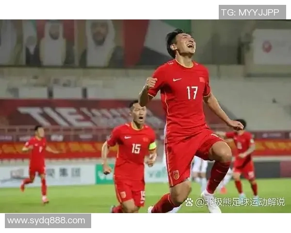 足球明星化身老年人挑战自我展现风采引发热议与关注 足球明星化身老年人挑战自我展现风采引发热议与关注