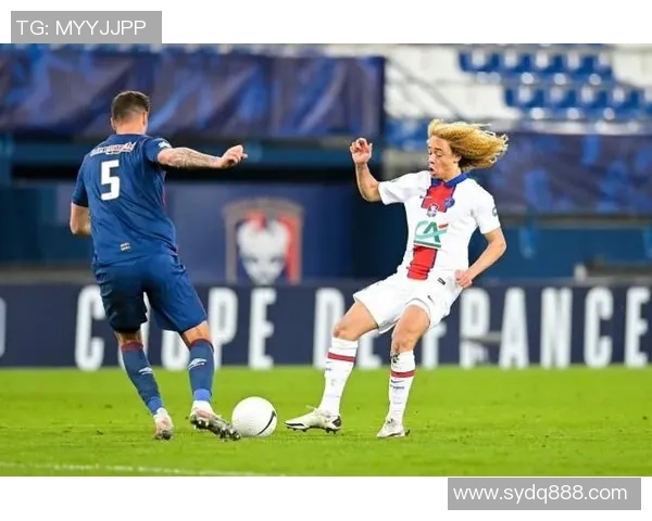 哈维西蒙斯：新星崛起的足球天才与未来之路探索